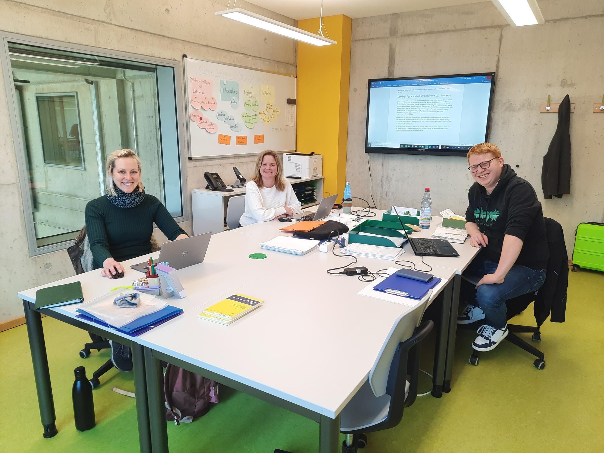 Referendarin Alicia Lange, Seminarlehrerin Brigitte Schäffer, Referendar Lukas Volkert (v.l.n.r.)
