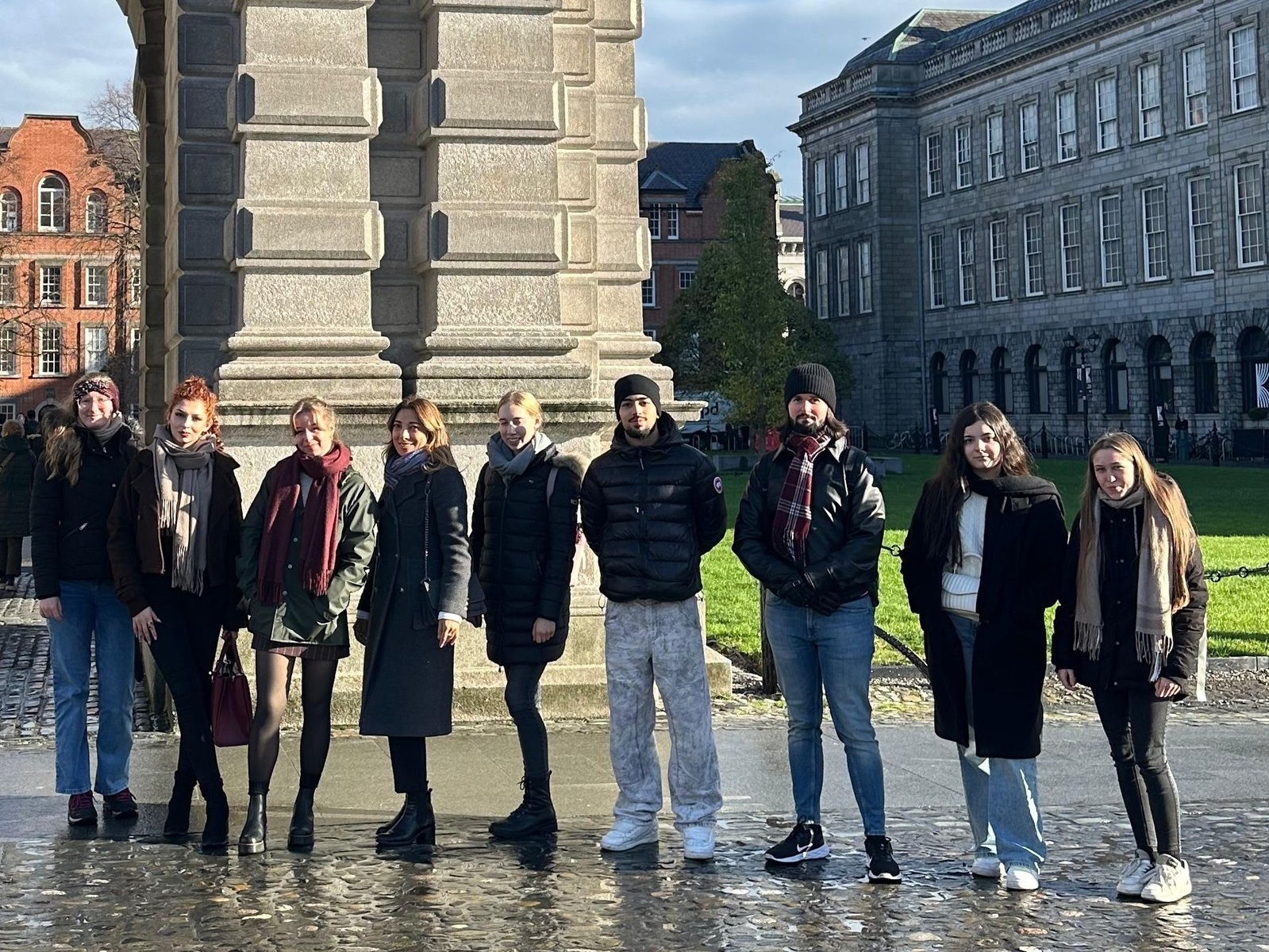 Gruppenfoto_Trinity_College_Zuschnitt.jpg